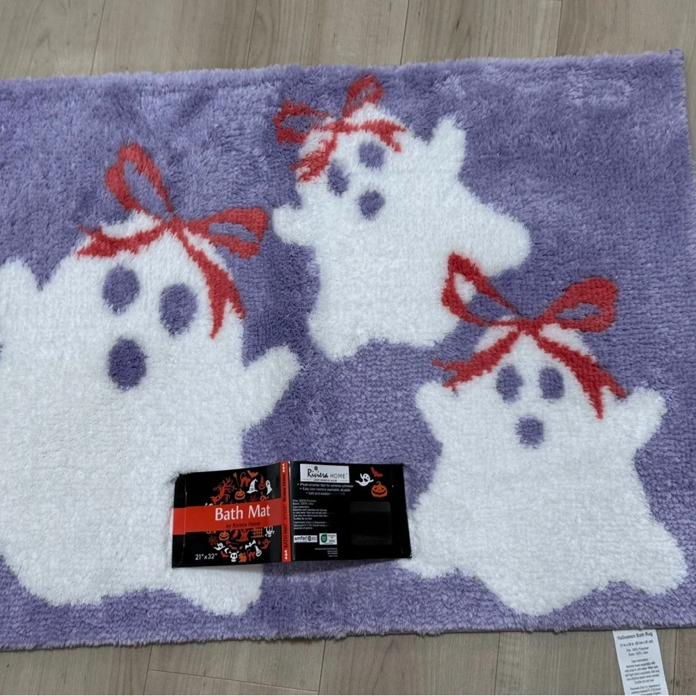 Riviera Home White and Purple Bath Mat